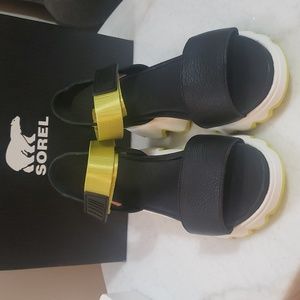 Sorel Women's Kinetic Sandals. Size 9.5. Color Black/Sea Salt.